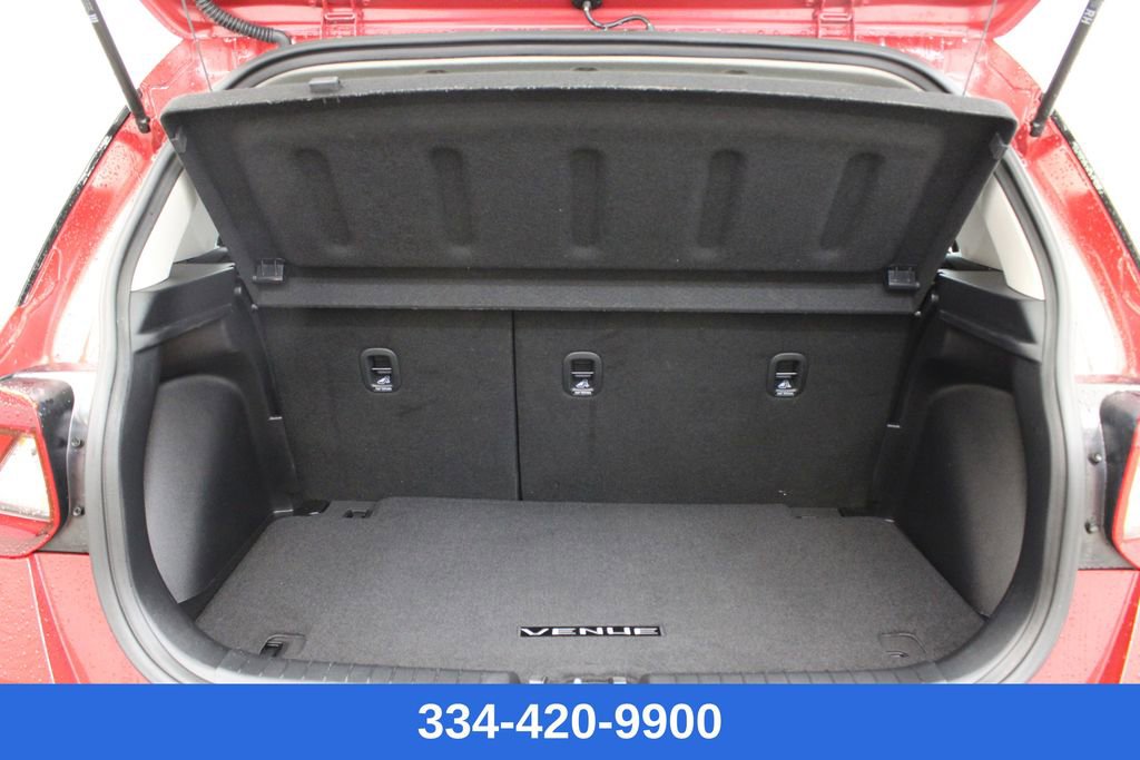 Used 2024 Hyundai Venue Limited image 27