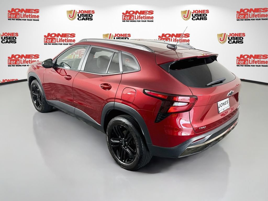 Used 2024 Chevrolet Trax ACTIV w/ Driver Confidence Package FWD image 2