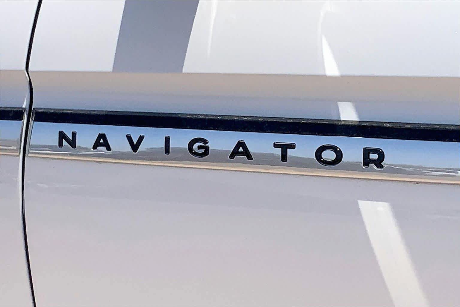 New 2026 Lincoln Navigator L Premier AWD/4WD image 15