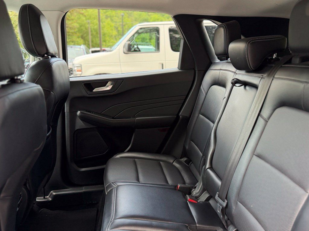 Used 2022 Ford Escape Titanium AWD/4WD image 5