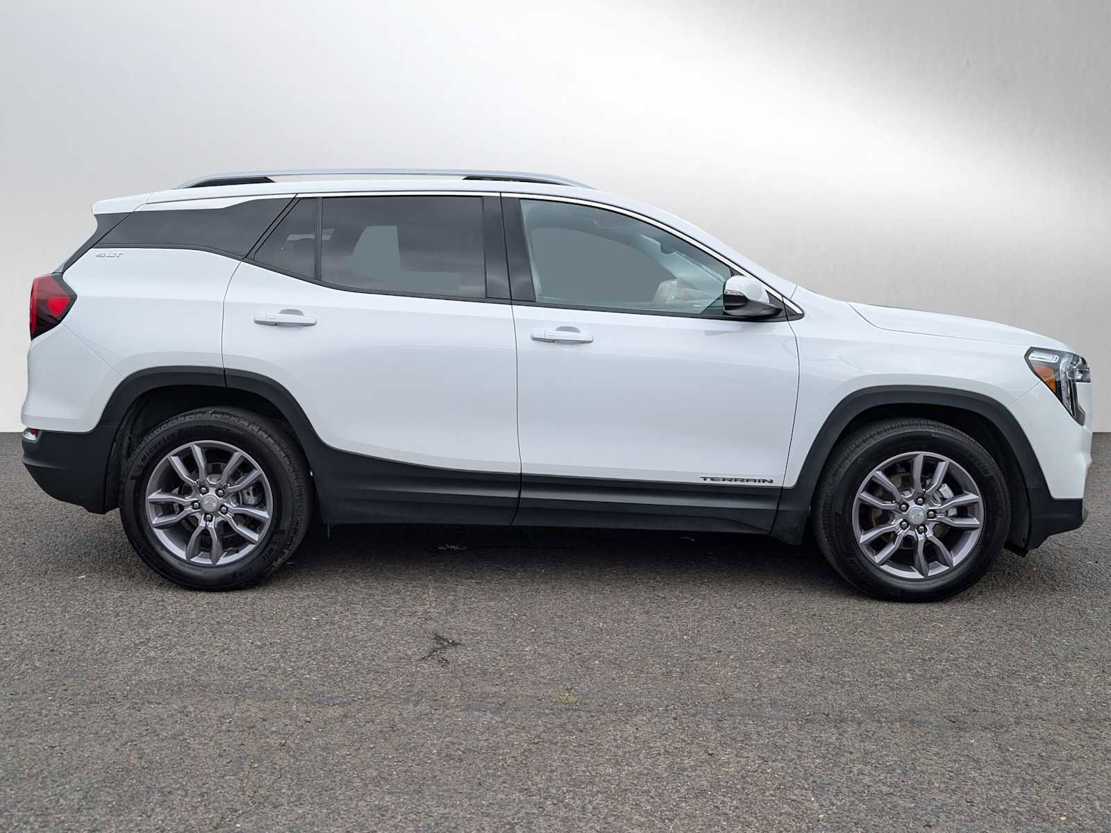 Used 2023 GMC Terrain SLT image 8