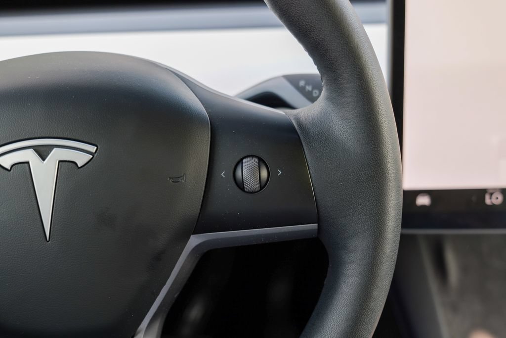 Used 2023 Tesla Model Y Long Range AWD/4WD image 45