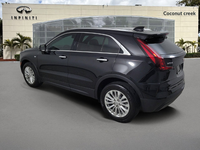 Used 2024 Cadillac XT4 Luxury w/ Cold Weather Package FWD image 3