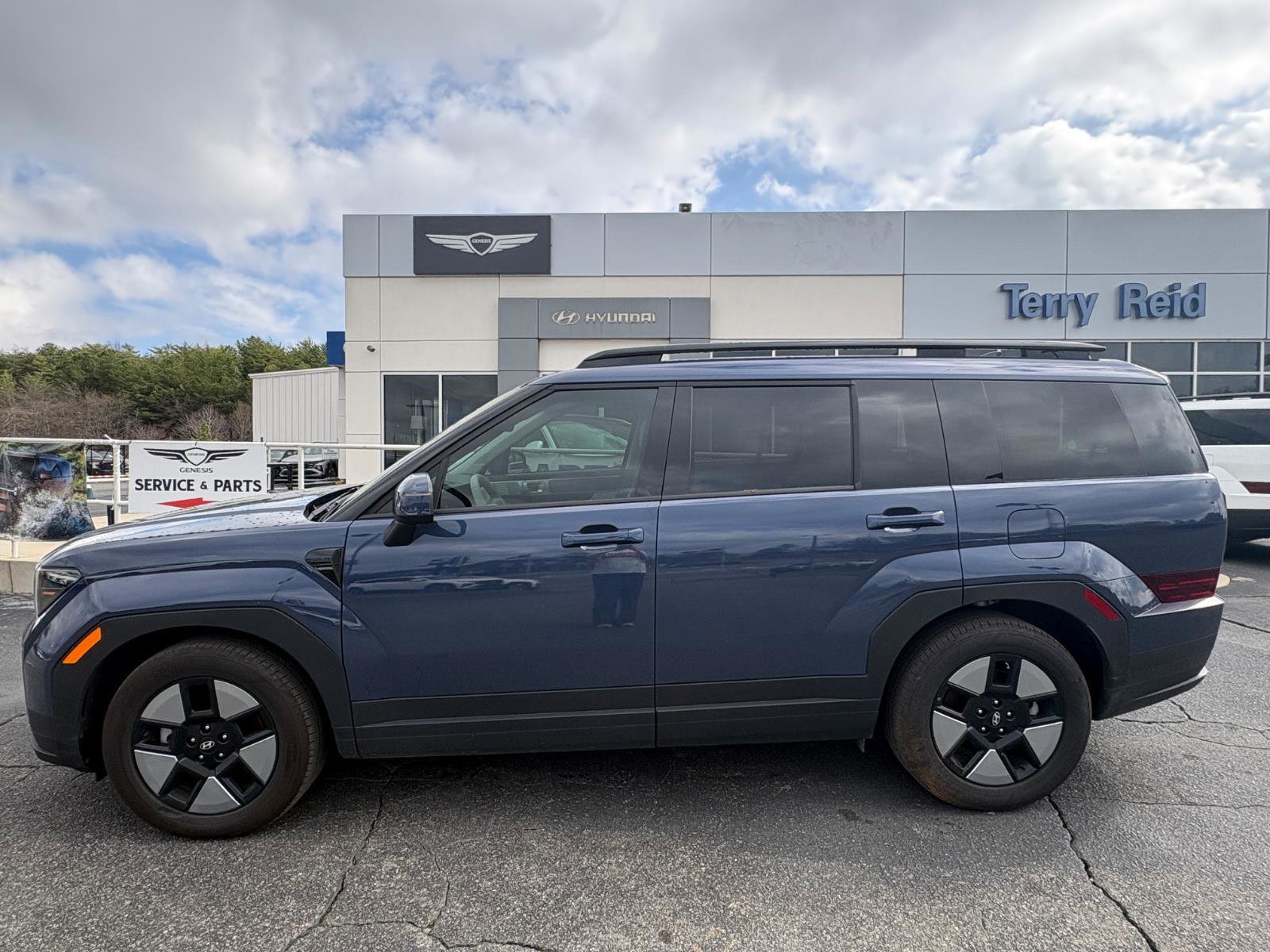 Used 2025 Hyundai Santa Fe SEL image 4