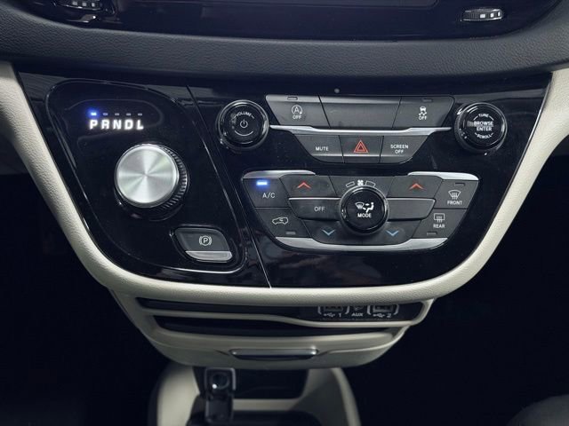 Used 2023 Chrysler Voyager LX FWD image 38