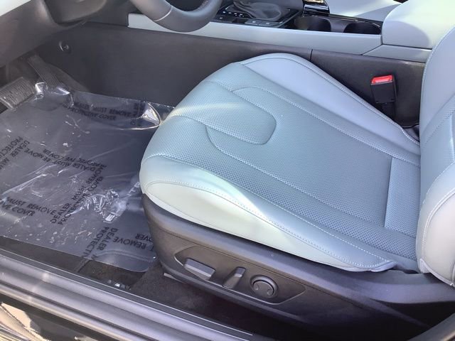 Certified 2025 Hyundai Elantra Limited image 17