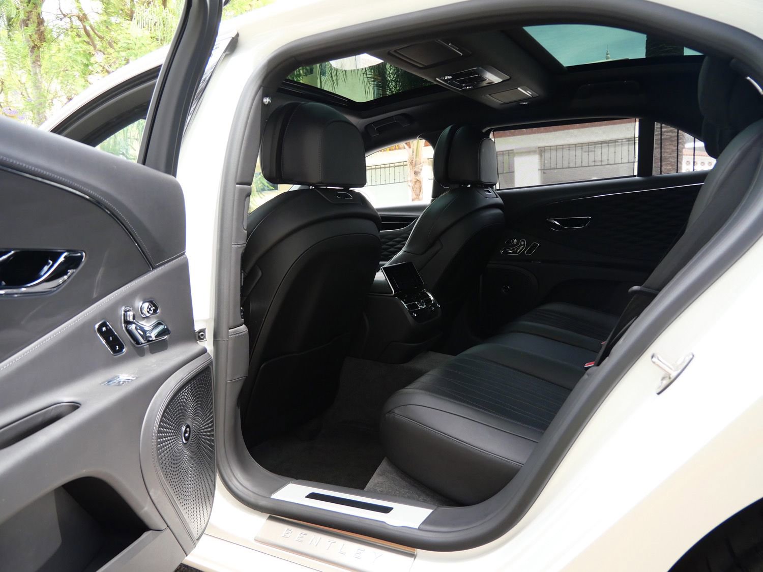 Used 2022 Bentley Flying Spur V8 AWD/4WD image 18