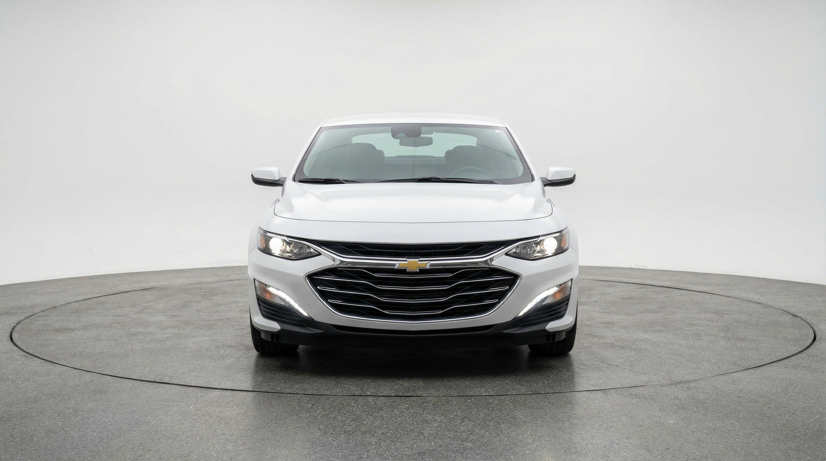 Used 2024 Chevrolet Malibu LT FWD image 2