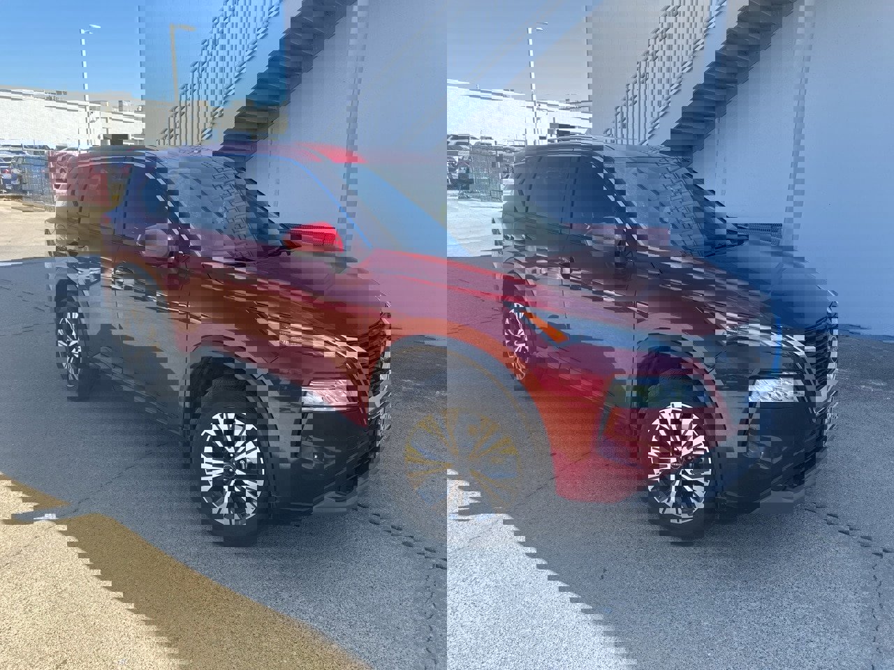 Used 2023 Nissan Rogue SV image 2