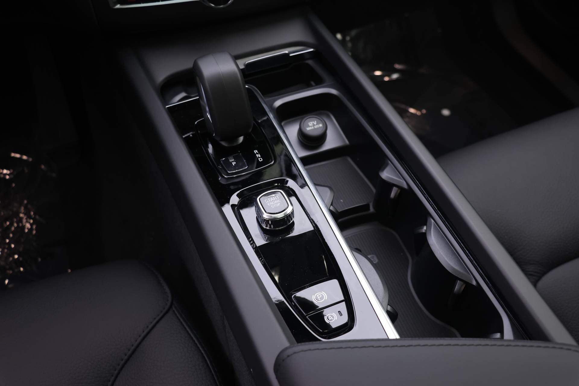 New 2025 Volvo XC60 T8 Plus w/ Protection Package Premier image 16