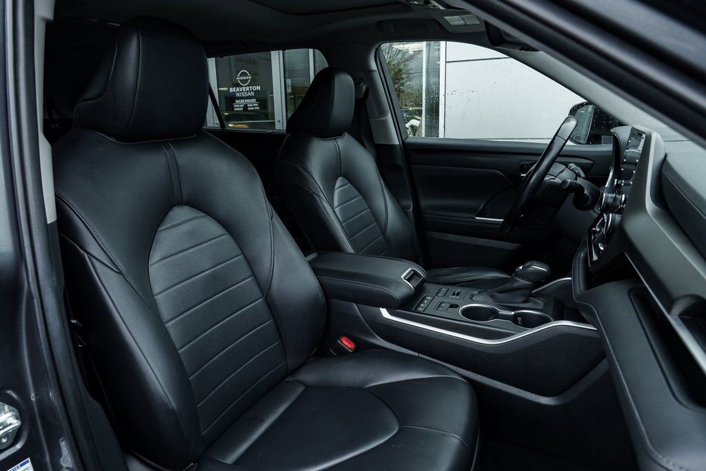 Used 2020 Toyota Highlander XLE image 26