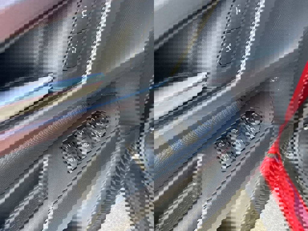 New 2025 Chevrolet Equinox EV RS image 9