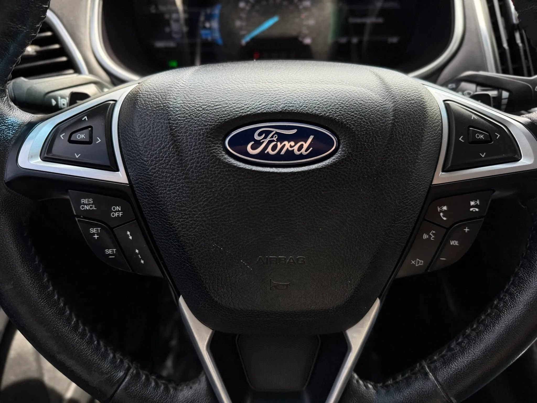 Used 2018 Ford Edge Titanium w/ Equipment Group 302A AWD/4WD image 26