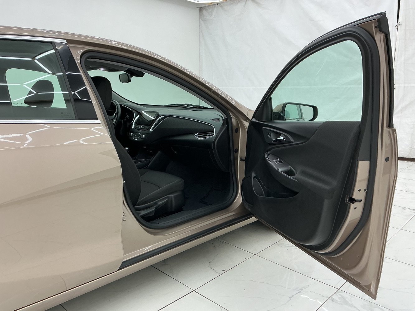 Used 2018 Chevrolet Malibu LT FWD image 17