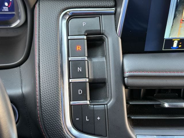 Used 2024 Chevrolet Suburban RST w/ Luxury Package RWD image 19