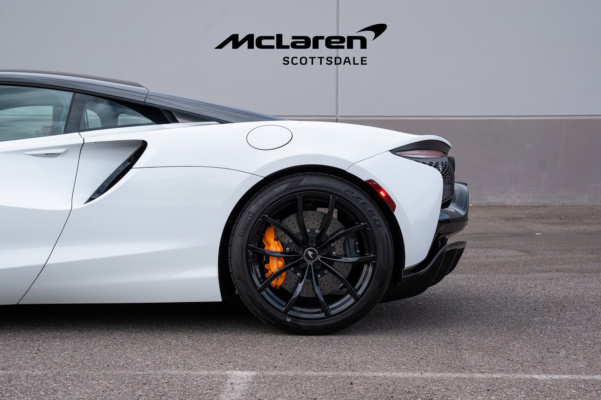 Used 2023 McLaren Artura image 13