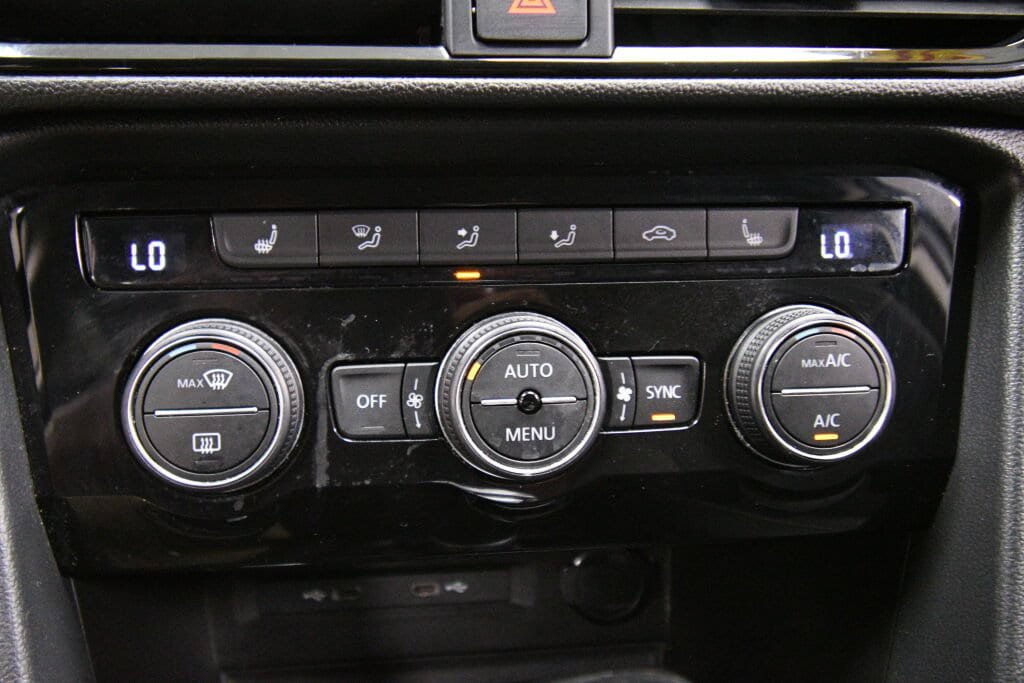 Used 2024 Volkswagen Taos SE FWD image 15