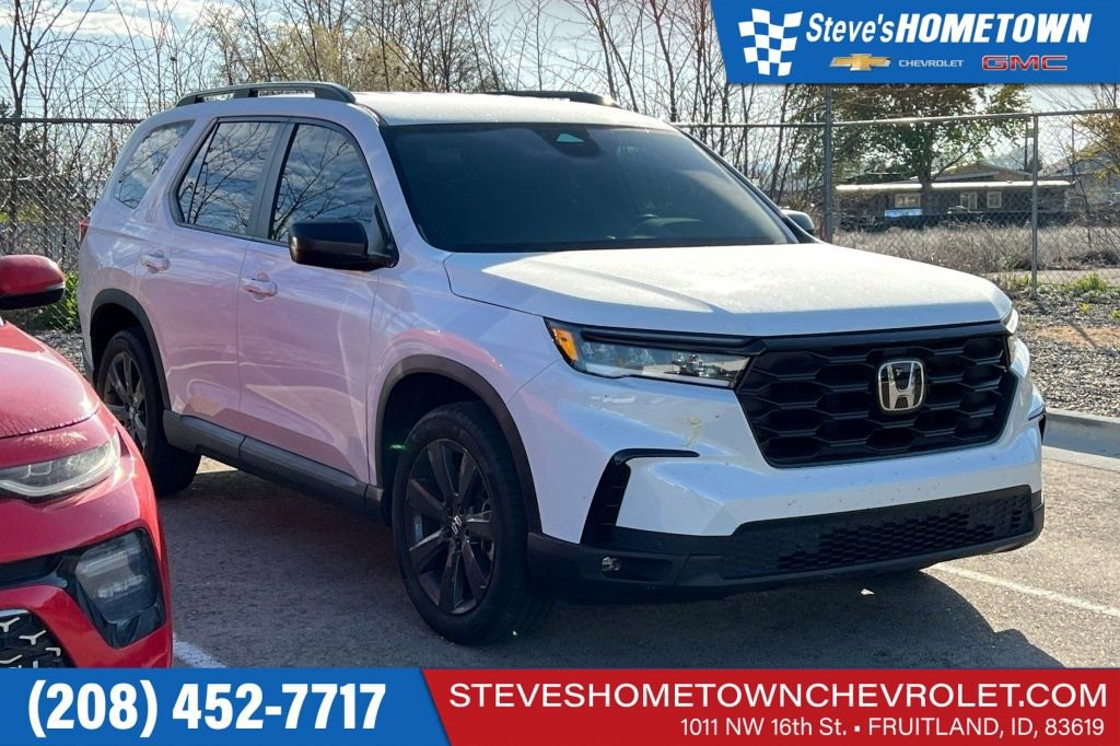 Used 2025 Honda Pilot Sport image 1