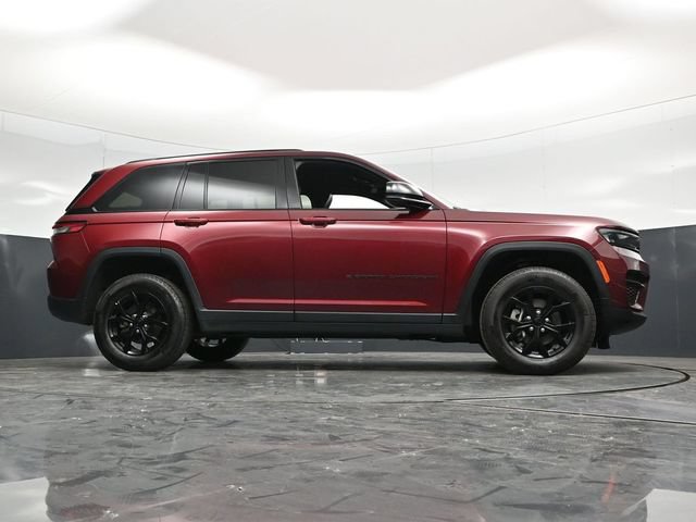 Used 2025 Jeep Grand Cherokee Altitude AWD/4WD image 61