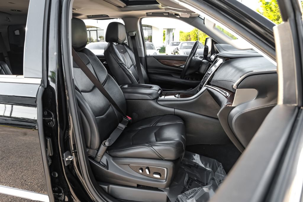 Used 2018 Cadillac Escalade Luxury RWD image 33