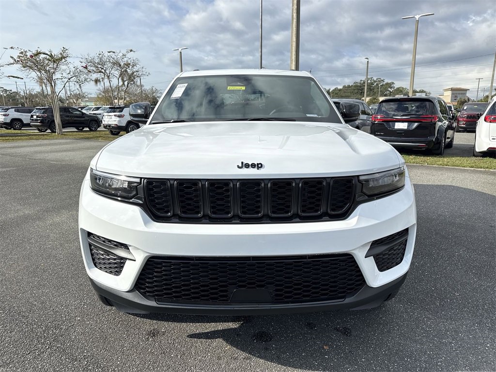 New 2025 Jeep Grand Cherokee Altitude image 8
