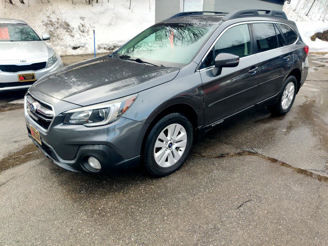 Used 2018 Subaru Outback 2.5i Premium image 2