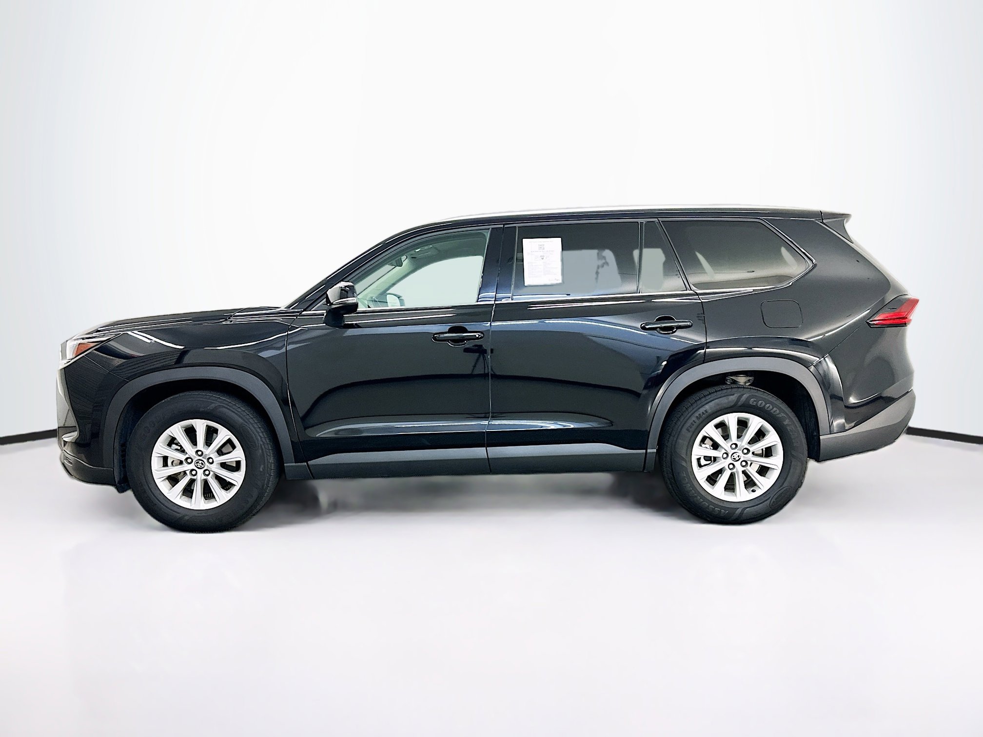 Used 2025 Toyota Grand Highlander AWD image 4