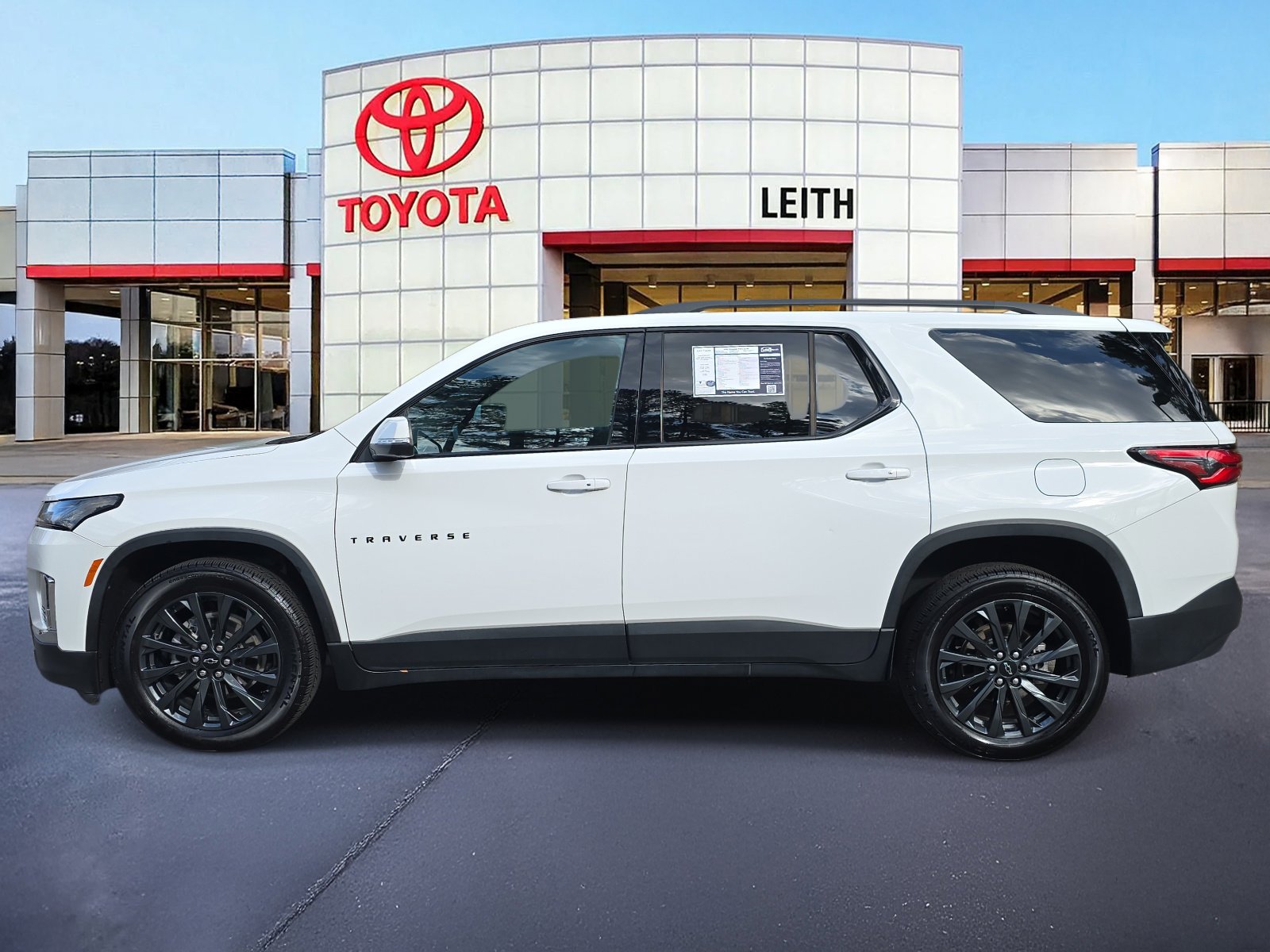 Used 2023 Chevrolet Traverse RS image 8