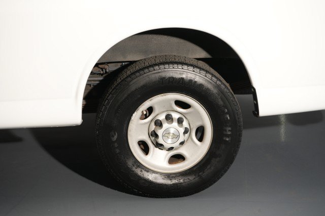 Used 2008 Chevrolet Express 3500 Extended Passenger RWD image 30