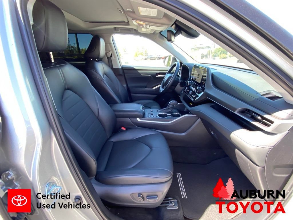 Certified 2024 Toyota Highlander XLE AWD/4WD image 16
