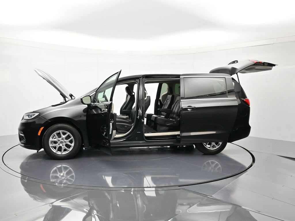 Certified 2023 Chrysler Pacifica Touring-L FWD image 48