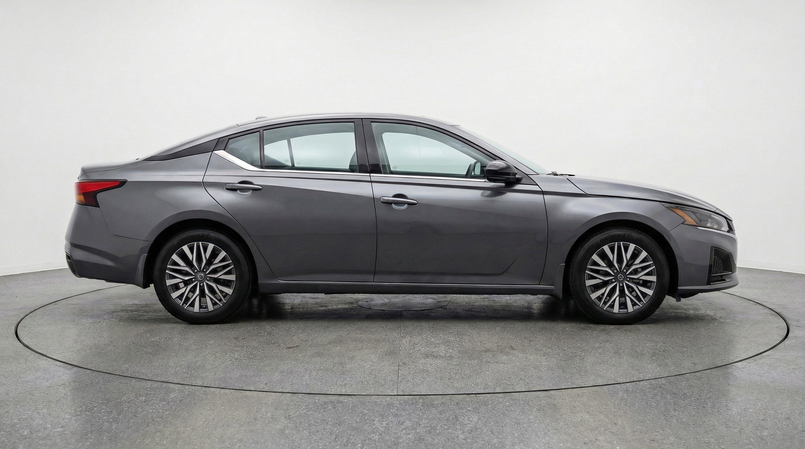 Used 2025 Nissan Altima 2.5 SV image 11