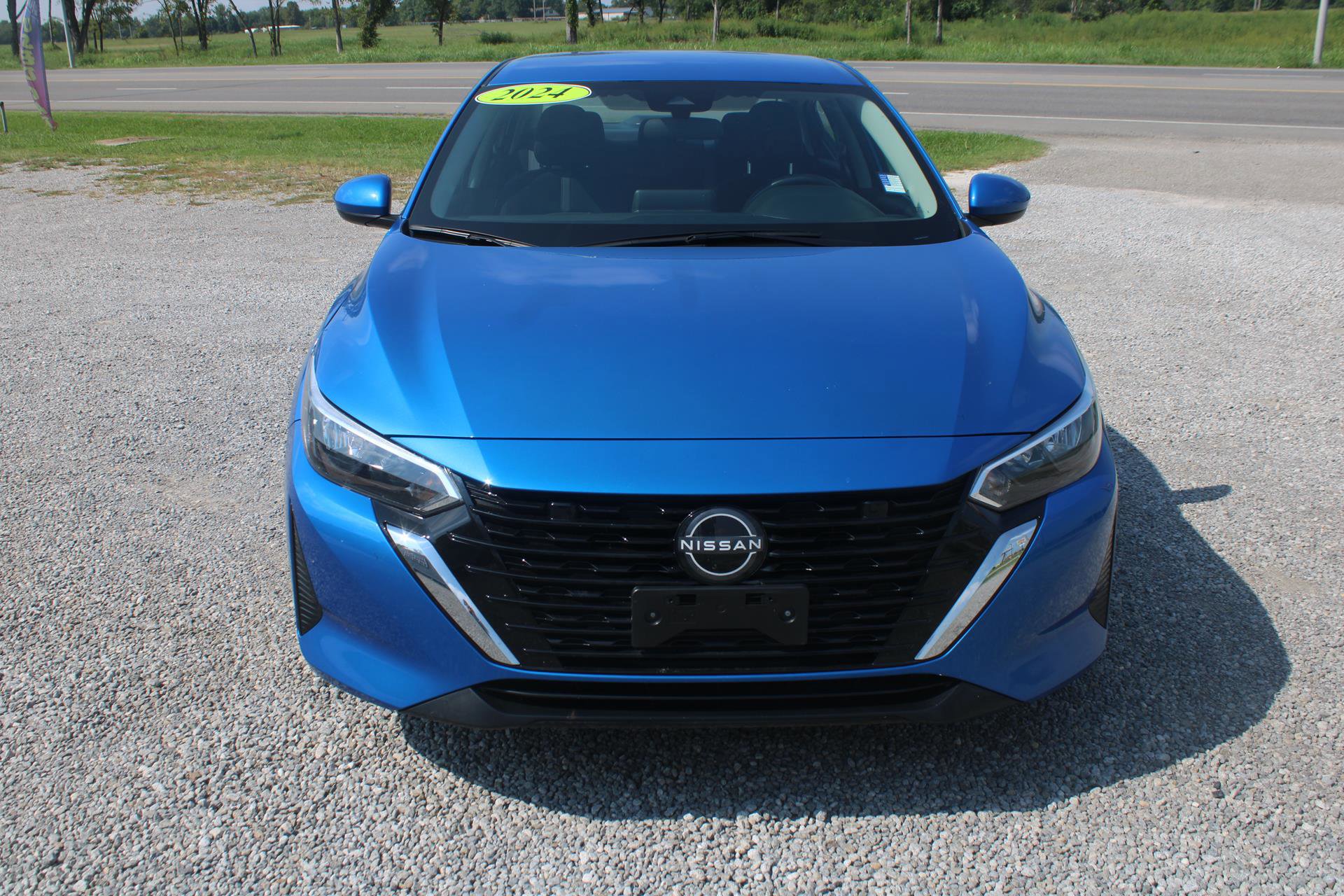 Used 2024 Nissan Sentra SV image 2