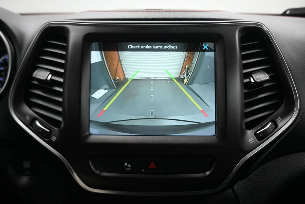 Used 2019 Jeep Cherokee Trailhawk AWD/4WD image 18