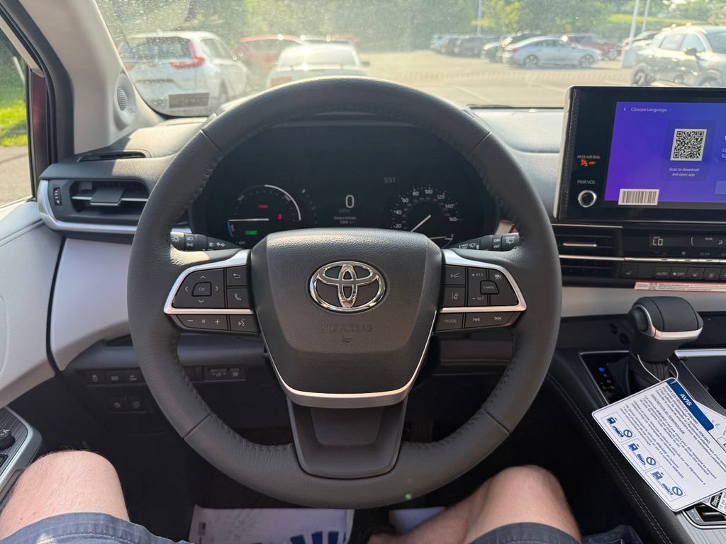 Used 2026 Toyota Sienna XLE AWD/4WD image 10