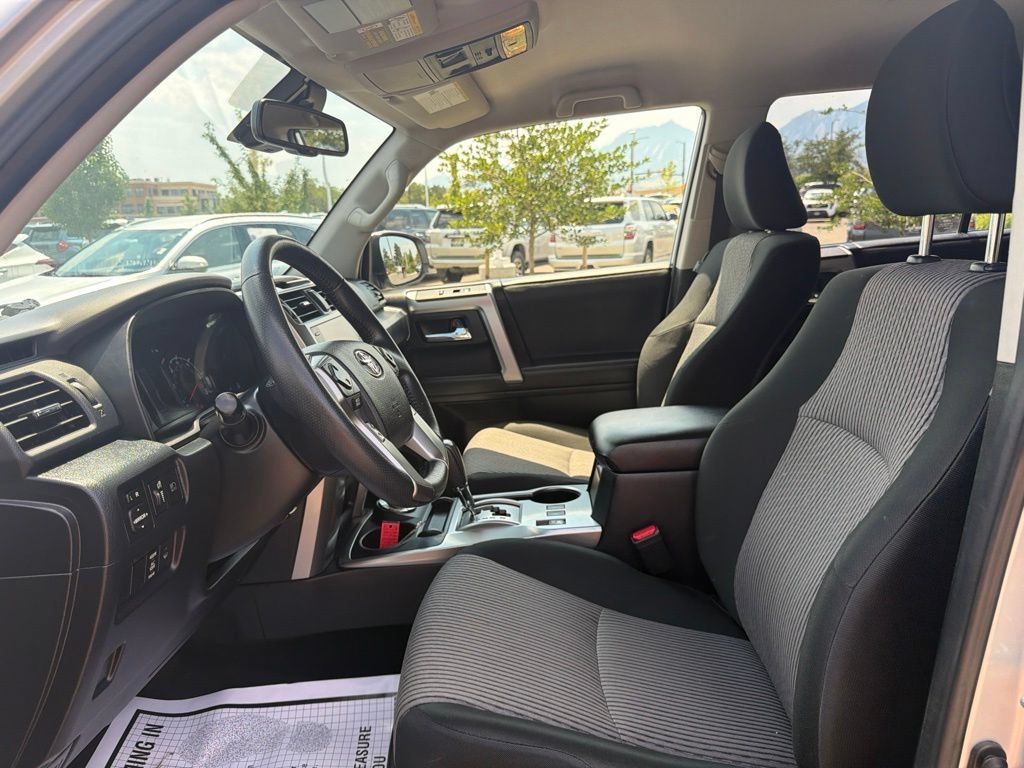 Used 2022 Toyota 4Runner SR5 AWD/4WD image 25