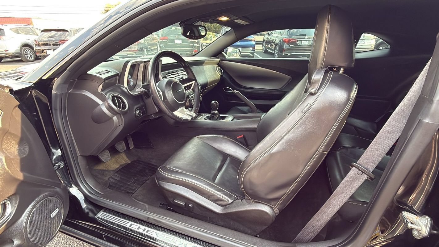 Used 2010 Chevrolet Camaro SS RWD image 10