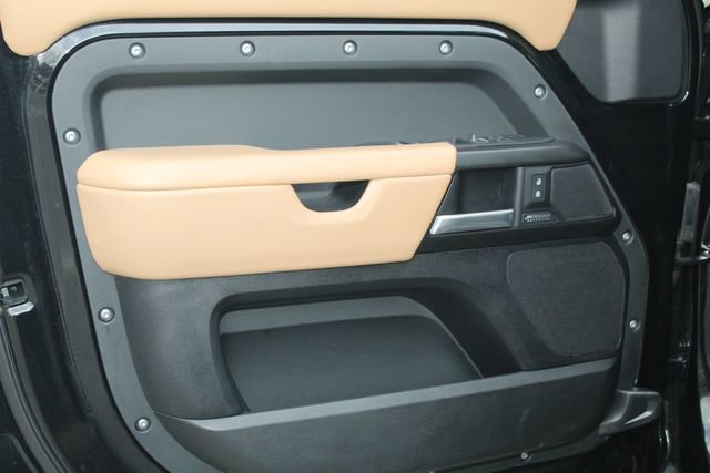 Used 2025 Land Rover Defender 110 X image 22