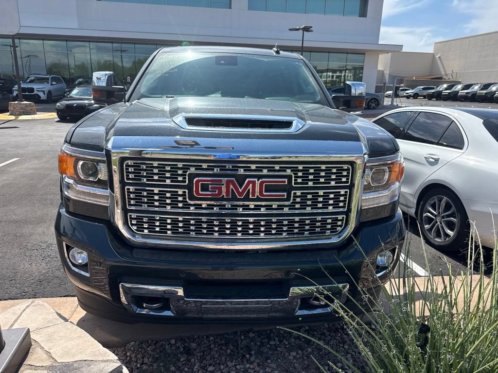 Used 2019 GMC Sierra 2500 Denali w/ Duramax Plus Package AWD/4WD image 3