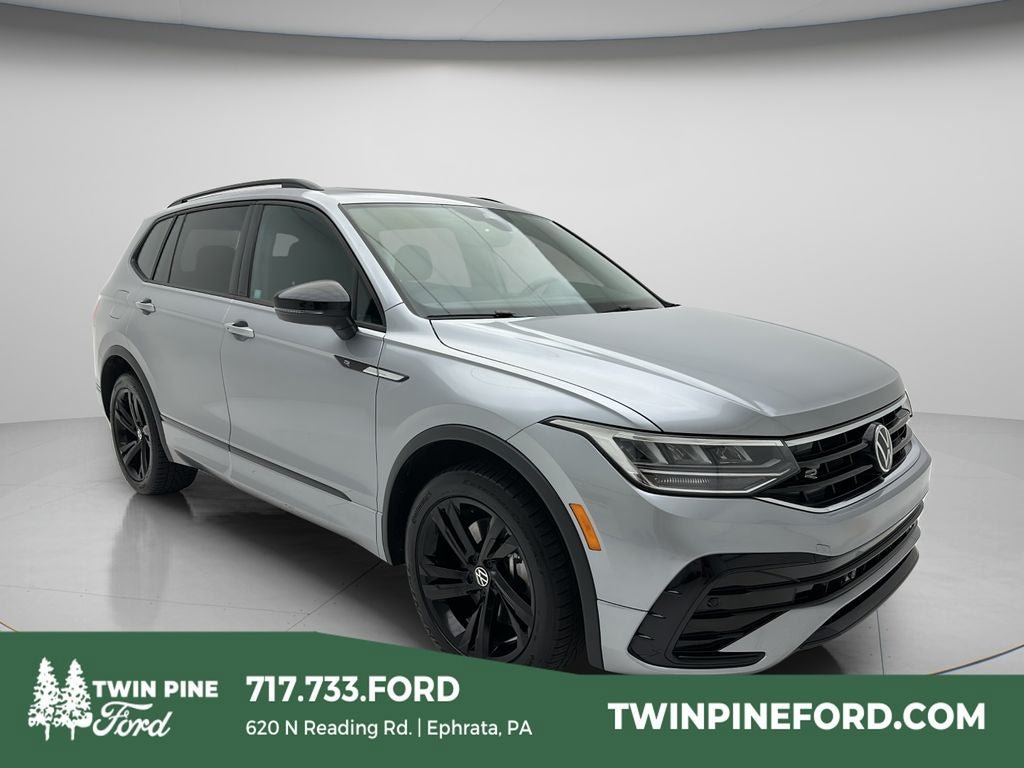 Used 2023 Volkswagen Tiguan SE R-Line AWD/4WD image 1