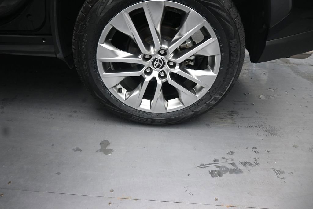 Used 2021 Toyota RAV4 XLE Premium AWD/4WD image 18