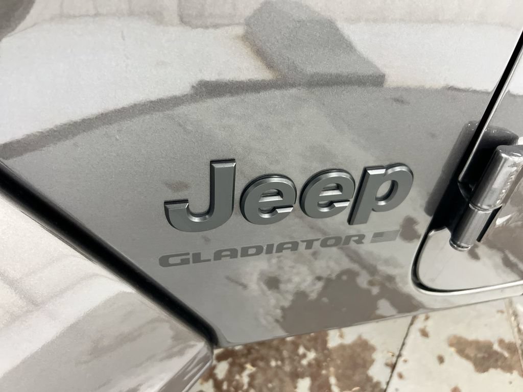 Used 2023 Jeep Gladiator Sport AWD/4WD image 29