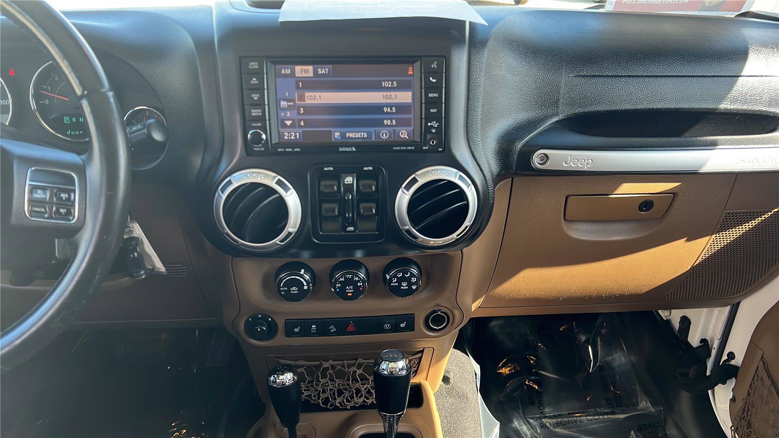 Used 2015 Jeep Wrangler Unlimited Rubicon image 10