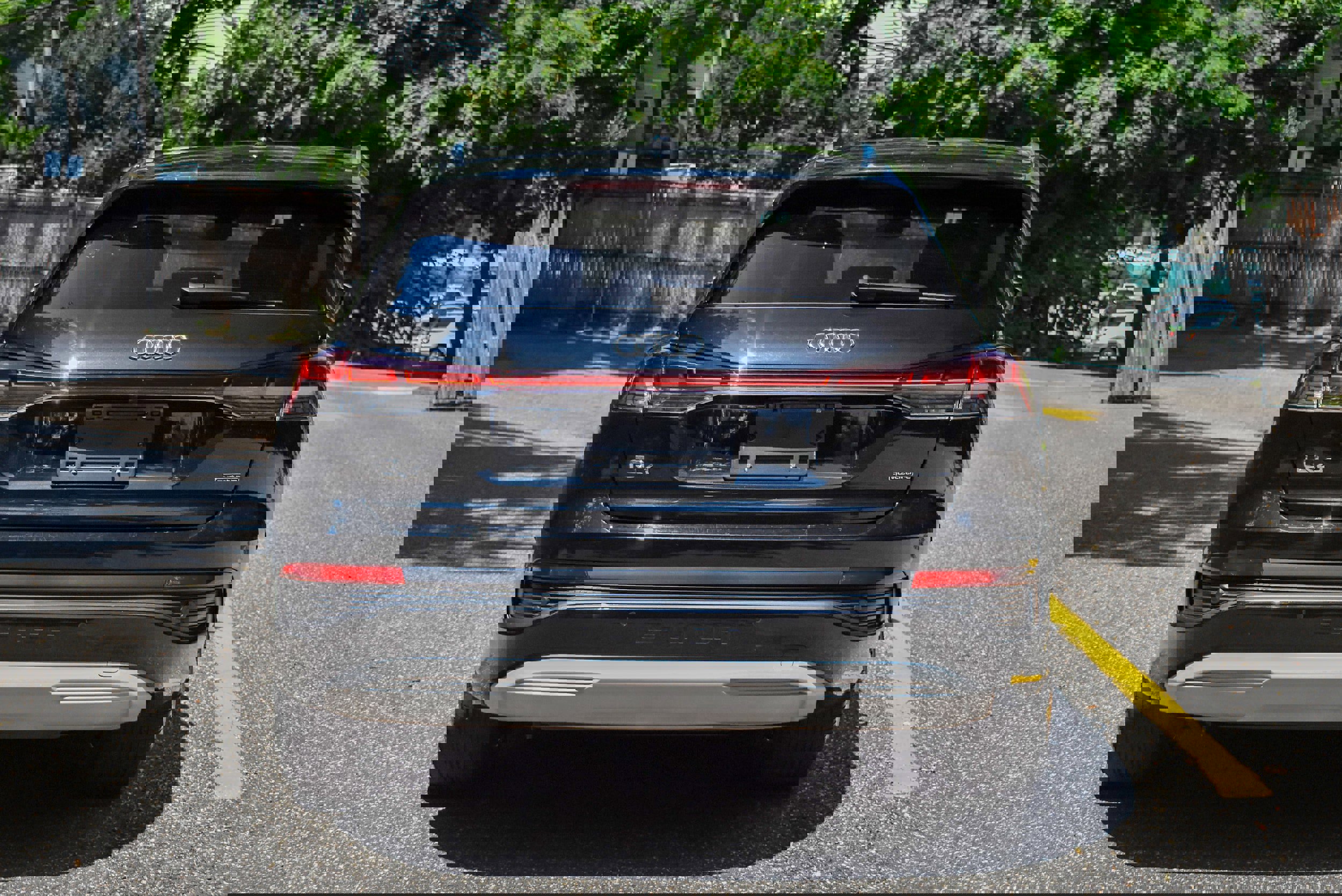 Used 2022 Audi Q4 e-tron Premium Plus w/ Premium Plus image 7