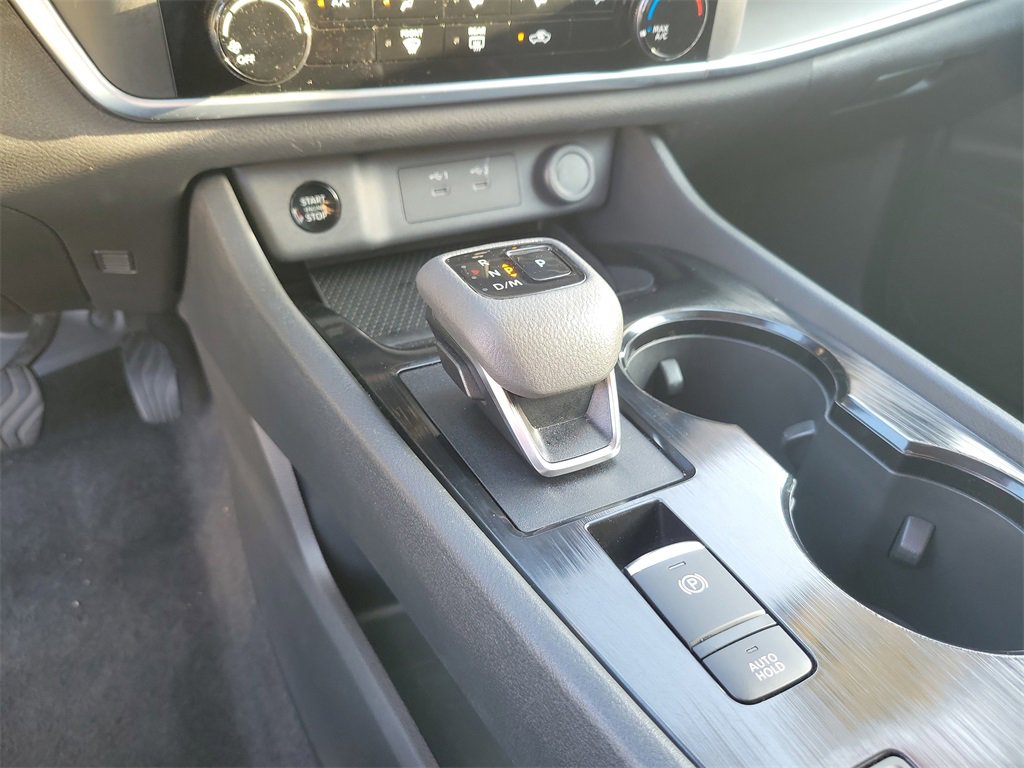 Used 2025 Nissan Rogue S image 23