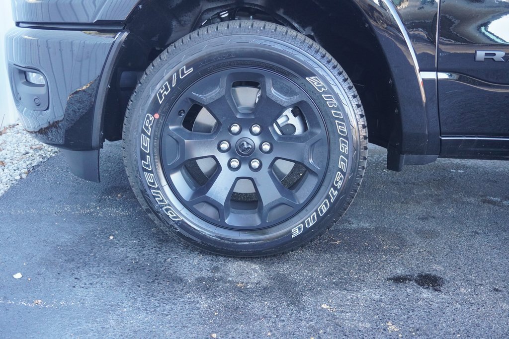 New 2026 RAM 1500 4x4 Crew Cab image 7