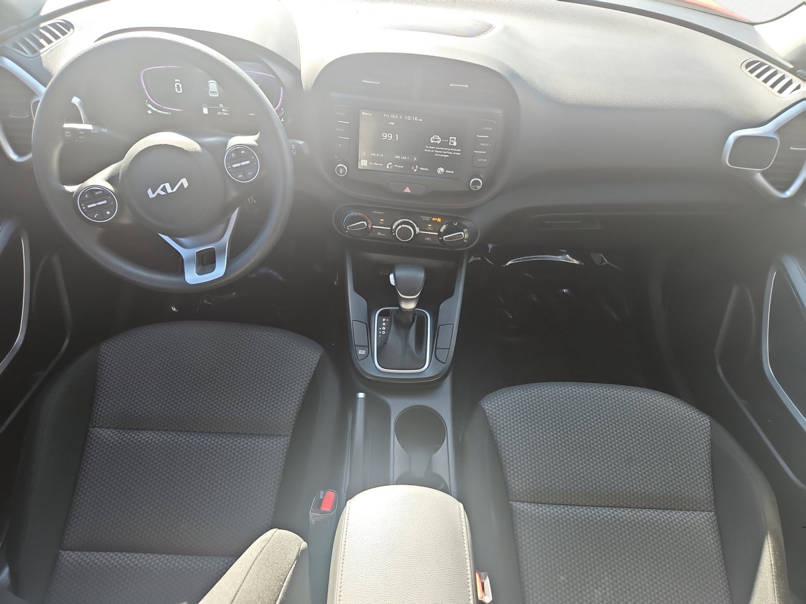Used 2025 Kia Soul LX FWD image 11