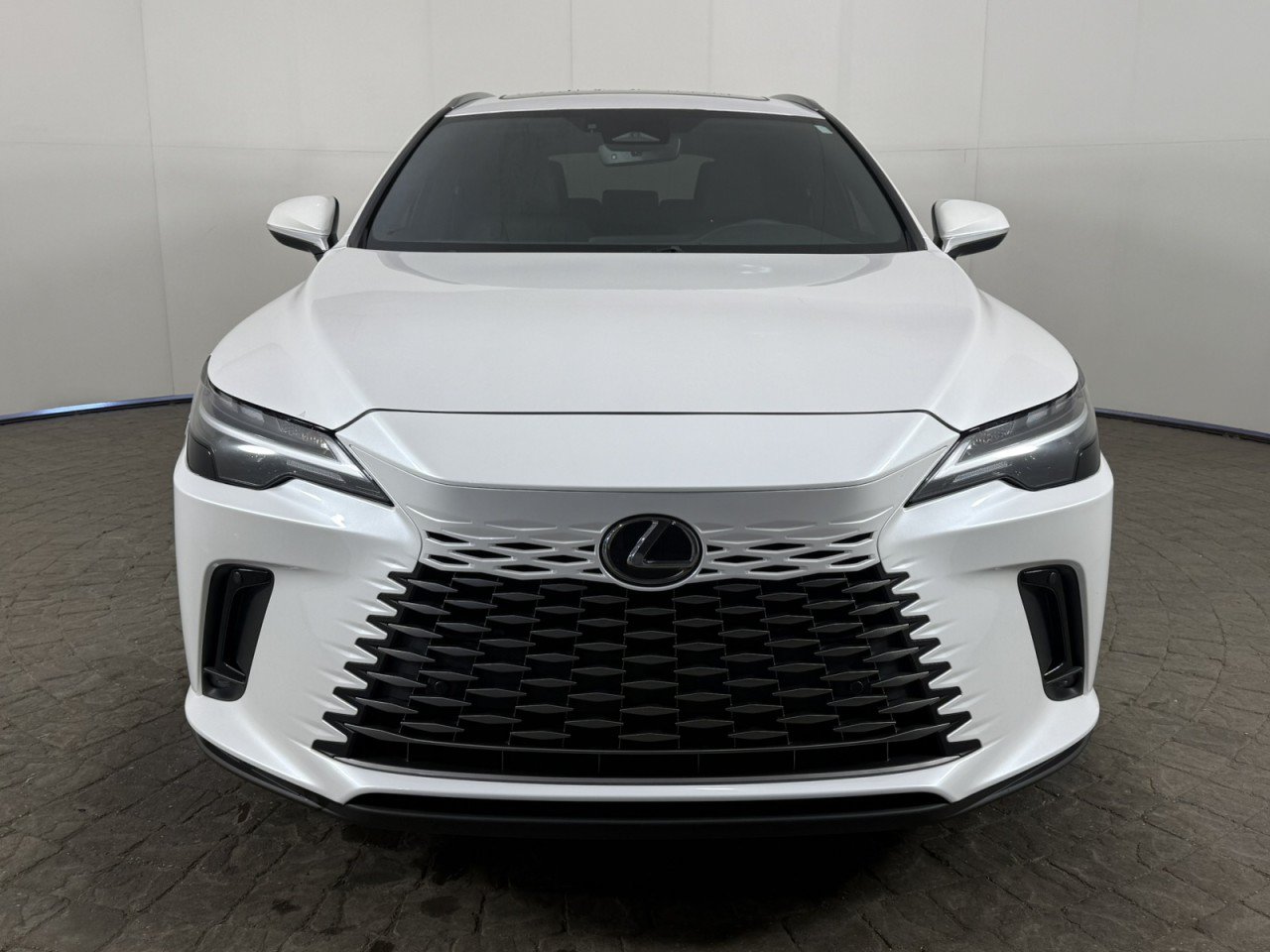 Used 2023 Lexus RX 350h AWD/4WD image 2