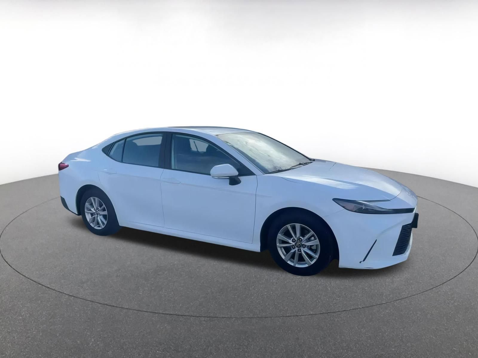 Used 2025 Toyota Camry LE image 2