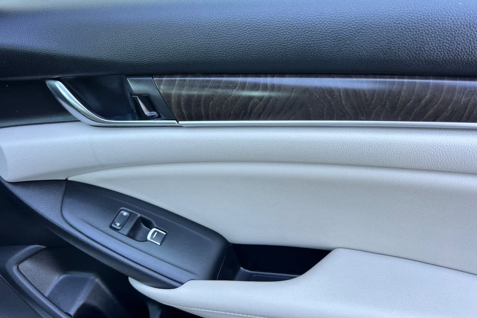 Used 2021 Honda Accord EX-L image 18